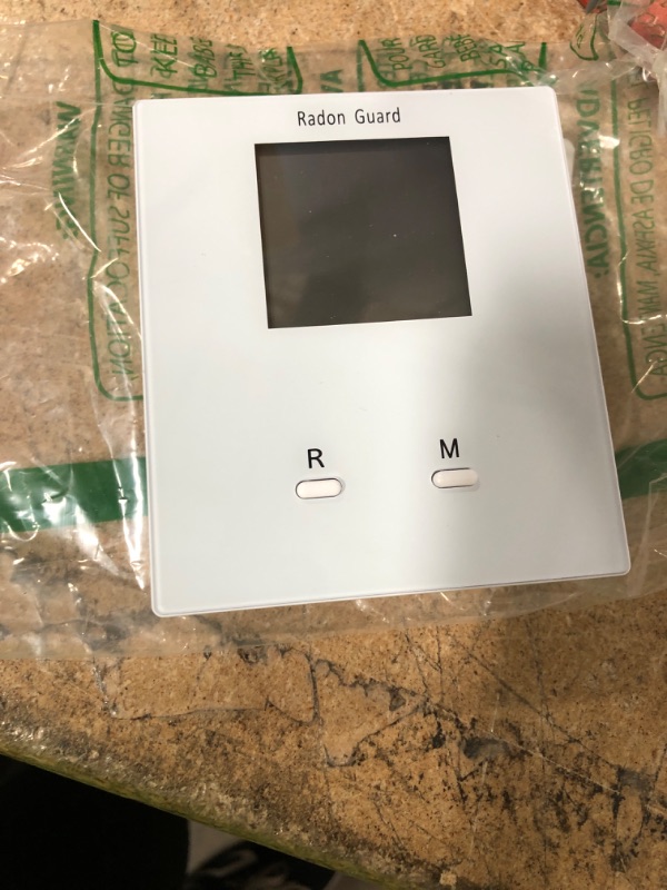 Photo 2 of Home Radon Detector, Portable Radon Meter, Elifecity Long and Short Term Home Radon Monitor, Battery-Powered, Easy-to-Use
