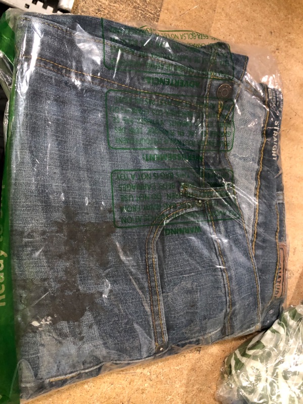 Photo 2 of 44X30 - HAS STAIN - Signature by Levi Strauss and Co. Gold Label Men's Straight Jeans