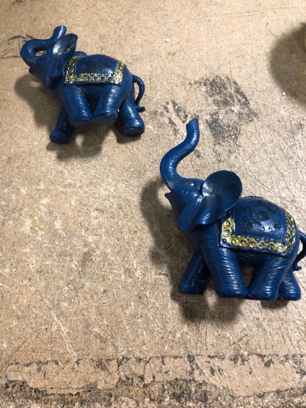 Photo 2 of 2Pcs/Set Resin Lucky Feng Shui Home Decor Elephant Statue Ornaments Wealth Figurine Crafts Home Decoration Accessories Wedding (Color : Blue)

