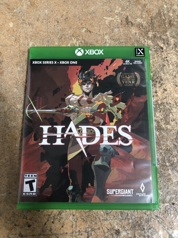 Photo 2 of Hades - Xbox Series X/Xbox One

