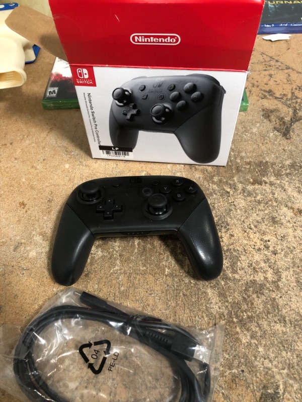 Photo 2 of Nintendo Switch Pro Controller

