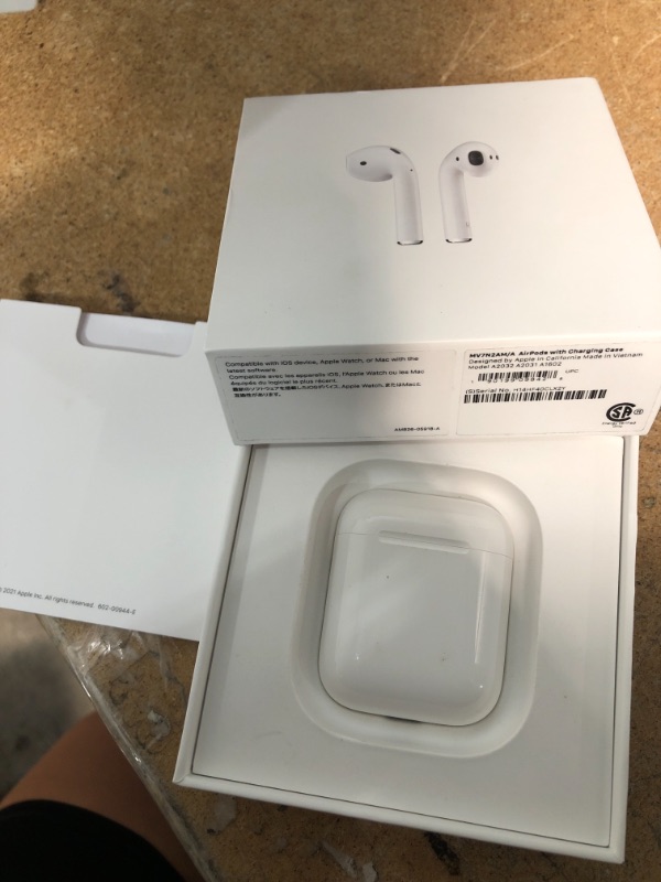 Photo 2 of **LEFT POD DONT WORK**Apple AirPods (2nd Generation) Wireless Earbuds with Lightning Charging Case Included. Over 24 Hours of Battery Life, Effortless Setup. Bluetooth Headphones for iPhone
