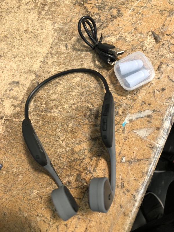 Photo 1 of ***Does not charge***
K8 BONE CONDUCTION BLUETOOTH 5.0 SPORTS RUNNING EARPHONE (BLACK)
