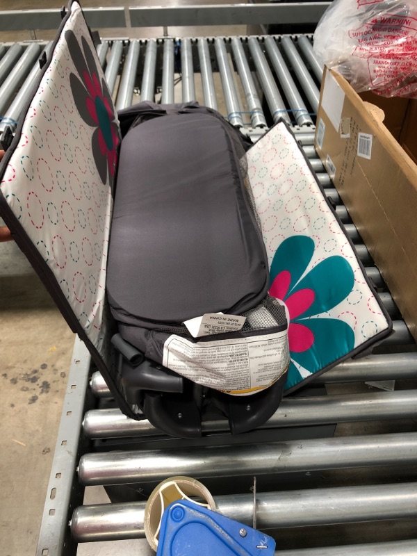 Photo 1 of Baby Trend Lil Snooze Deluxe II Nursery Center - Daisy Dots