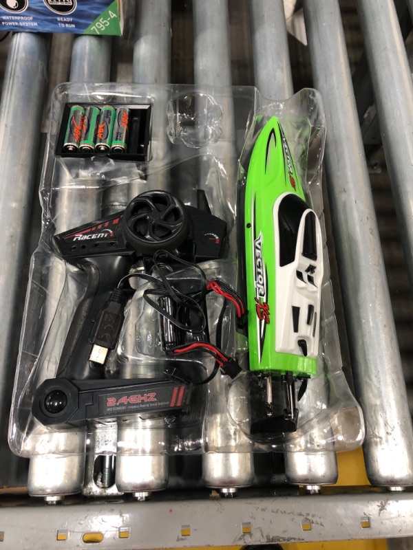 Photo 1 of **BROKEN FIN**
YEZI Remote Control Boat for Pools & Lakes,Udi001 Venom Fast RC Boat for Kids & Adults,Self Righting Remote Controlled Boat W/Extra Battery (Green)
