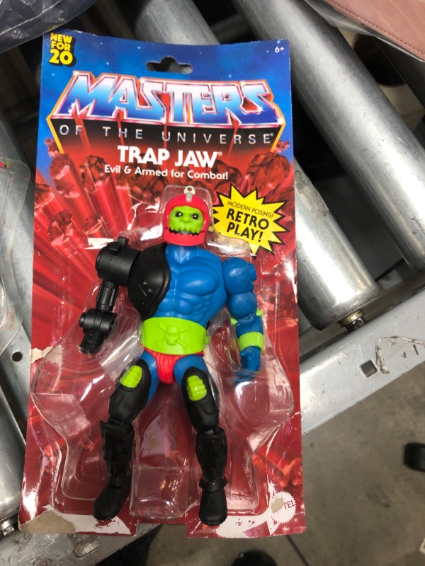 Photo 2 of Masters of the Universe Origins Trap Jaw 5.5-in Action Figure, Battle Figure for Storytelling Play and Display, Gift for 6 to 10-Year-Olds and Adult Collectors
