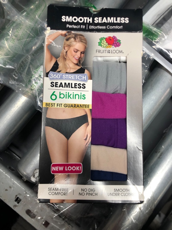 Photo 2 of Fruit of the Loom Women's Seamless Underwear medium 6