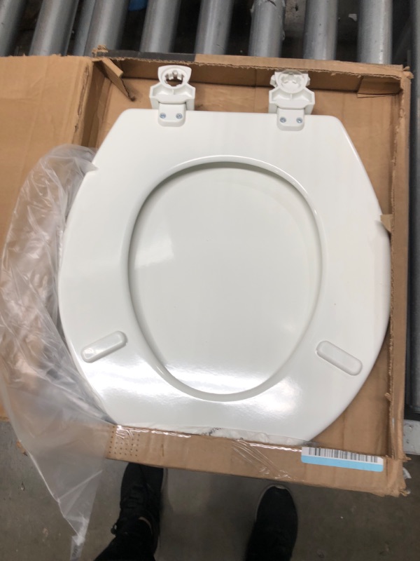 Photo 2 of **** MISSING CAP** BEMIS Lift-Off Round Closed Front Toilet Seat in White.