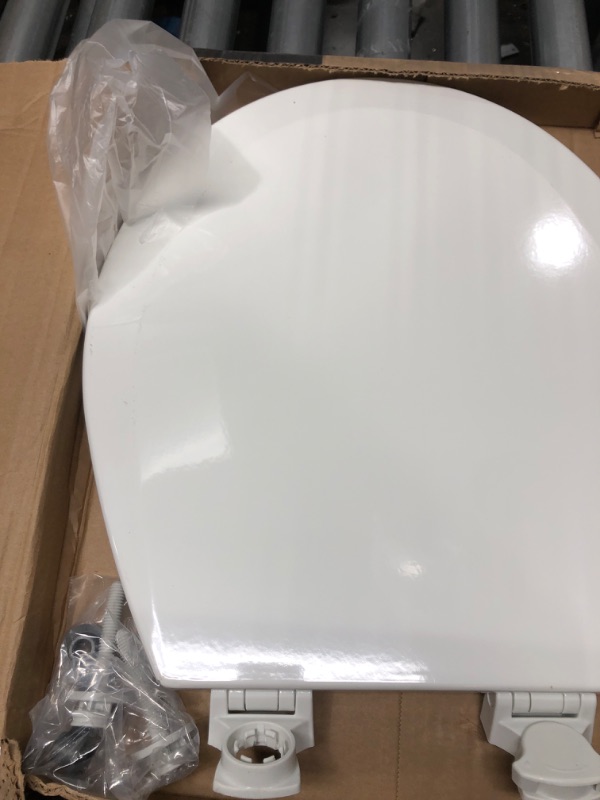 Photo 3 of **** MISSING CAP** BEMIS Lift-Off Round Closed Front Toilet Seat in White.