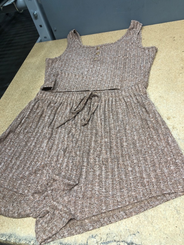 Photo 2 of SheIn Women's 2 Piece Sleeveless Button Crop Tank Tops and Shorts Lounge Set size  medium 
