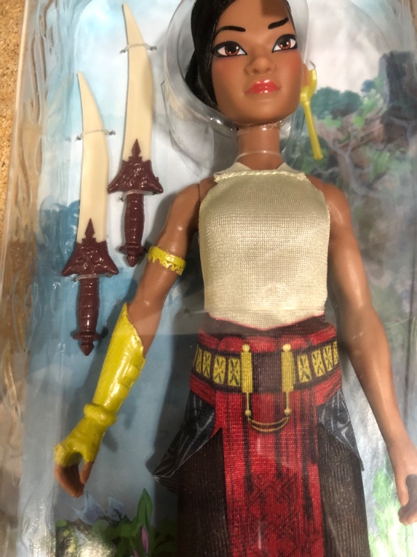 Photo 2 of Disney's Raya and the Last Dragon Namaari Doll, Fashion Doll Clothes and Accessories, Toy for Kids 3 and up Multi
