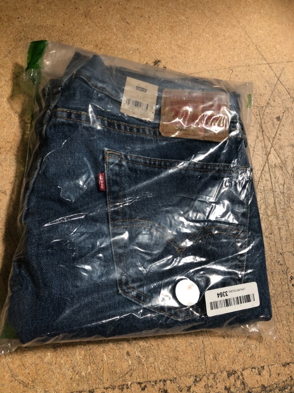 Photo 2 of Levi's Men's 505 Regular Fit Jeans 35W X 34L
