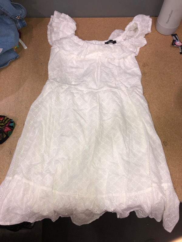 Photo 1 of BUNDLE OF 2 DRESSES.
WHITE SUN DRESS IS SIMPLEE, MED
BLACK FLORAL IS LARGE
