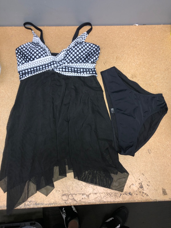 Photo 1 of B&W 2 PIECE WOMEN'S BATHING SUIT
SIZE SMALL