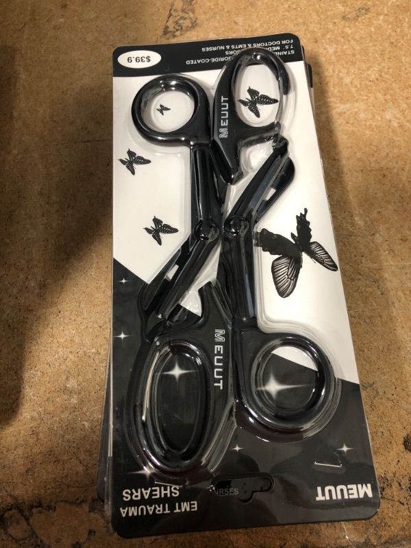 Photo 2 of  Pack of 5 MOVOCA 2 Pack Medical Scissors with Carabiner - 7.5" Bandage Scissors Trauma Shears, Fluoride Coated Non-stick Blades Stainless Steel EMT Shears for Doctor, Nurses, Nursing Students, EMT, EMS