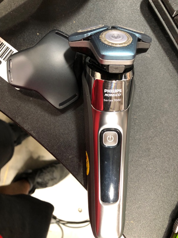 Photo 3 of *SEE NOTES*
Philips Norelco Shaver 7100, Rechargeable Wet & Dry Electric Shaver with SenseIQ Technology and Pop-up Trimmer S7788/82
