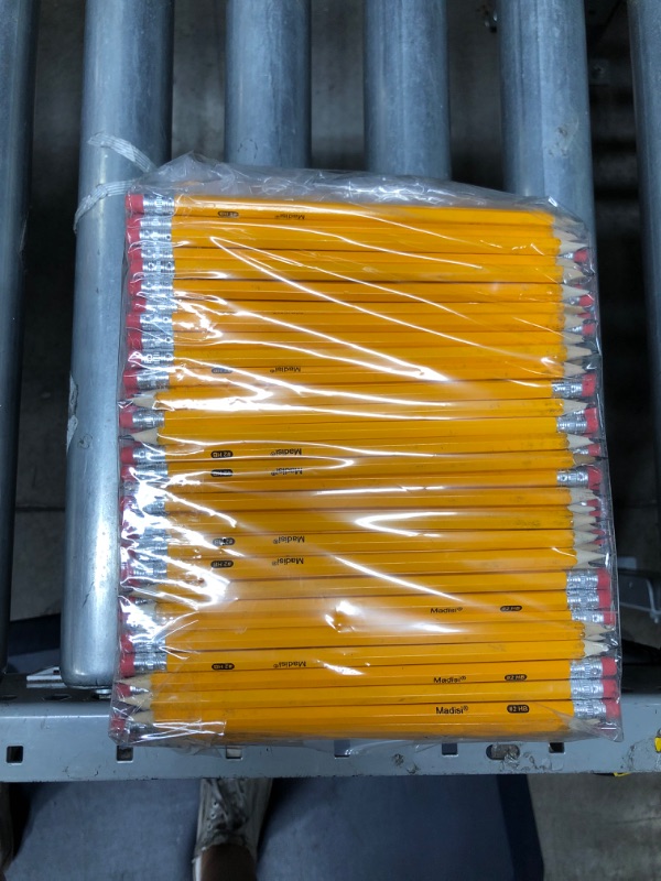 Photo 1 of bundle of #2 pencils (unknown count)