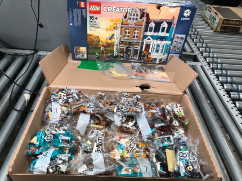 Photo 2 of *** MISSING /LOOSE LEGOS ***
LEGO Creator Expert Bookshop 10270 Modular Building Kit, Big Set and Collectors Toy for Adults, (2,504 Pieces)
