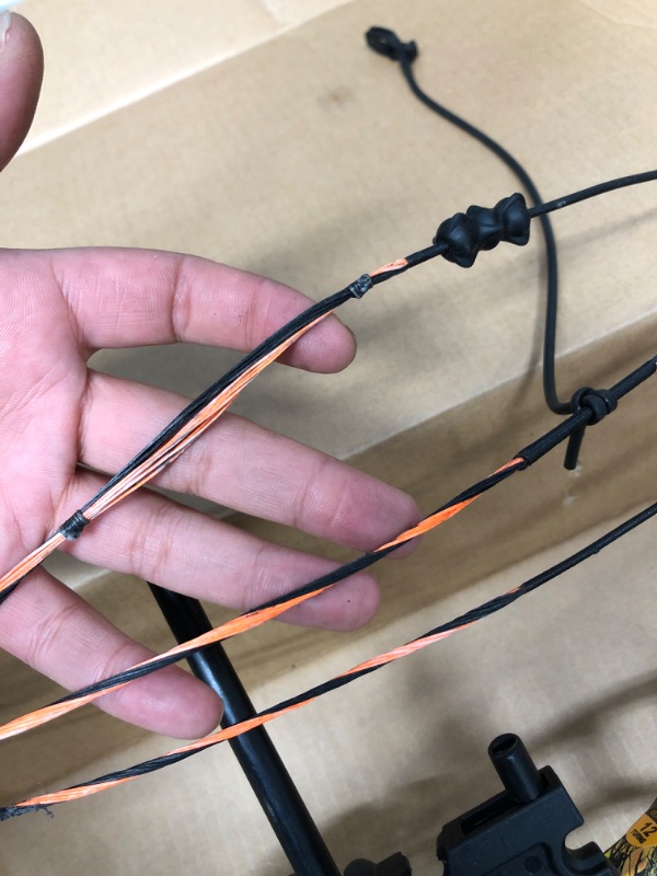 Photo 3 of **string needs to be replace**
Bear Archery Royale Youth Compound Bow with 5-50 lbs Draw Weight Adjustment and 12-27 in Draw Length Adjustment - No Press Needed right handed 