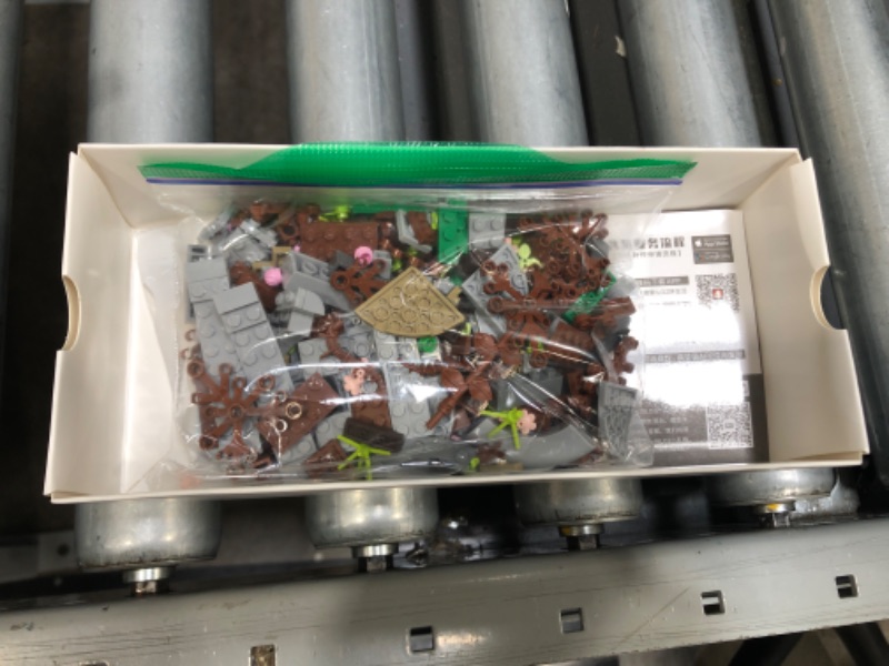 Photo 2 of (Used) QLT Mini Bricks Sakura Bonsai Model 426 pcs Creative DIY Simulation Mini Particle Flower Botanical Collection Construction Building Toy?Not Compatible with Lego Set ?
