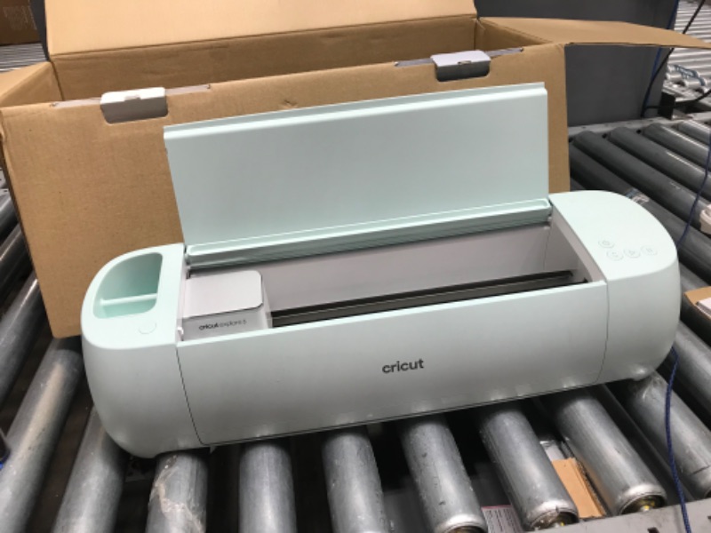 Photo 1 of Cricut Explorer 3 Model CXPL203 Smart Die Cutting Machine missing some cables
