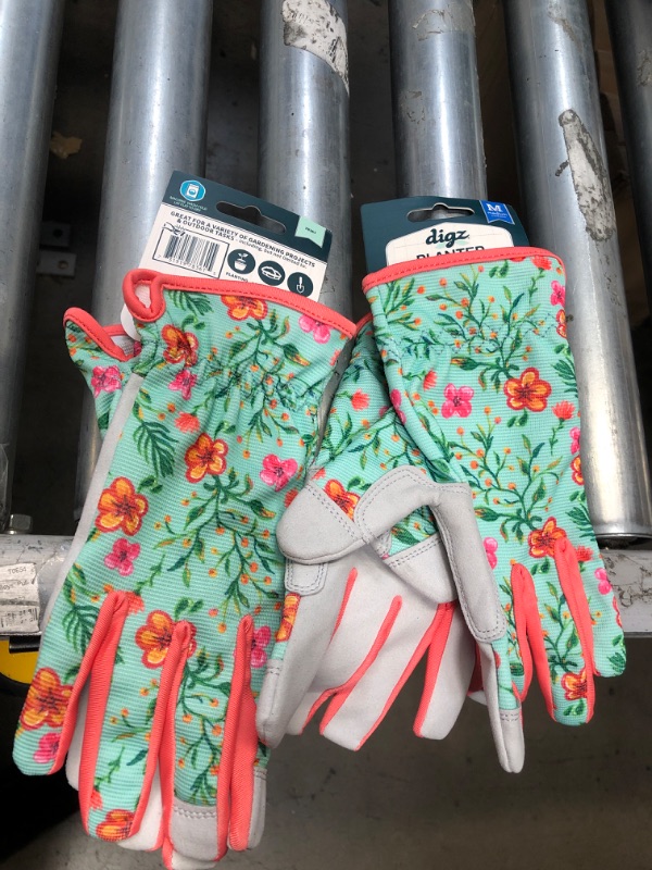 Photo 2 of 2 OF- Digz Planter Work Gloves - Floral

 