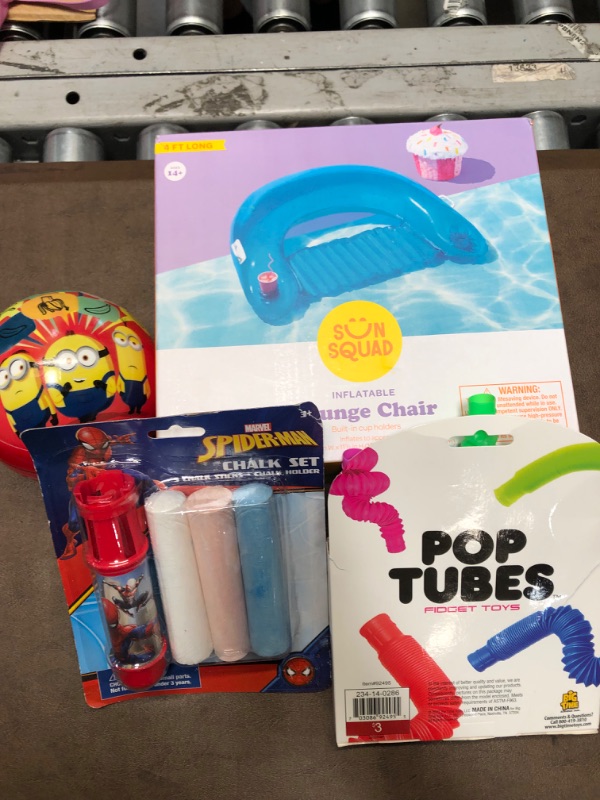 Photo 1 of Bundle of assorted toys and floaty.
Item (4)