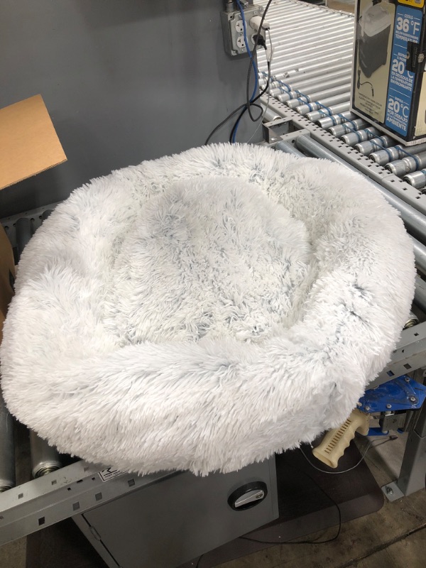 Photo 2 of 32" round fluffy pet bed