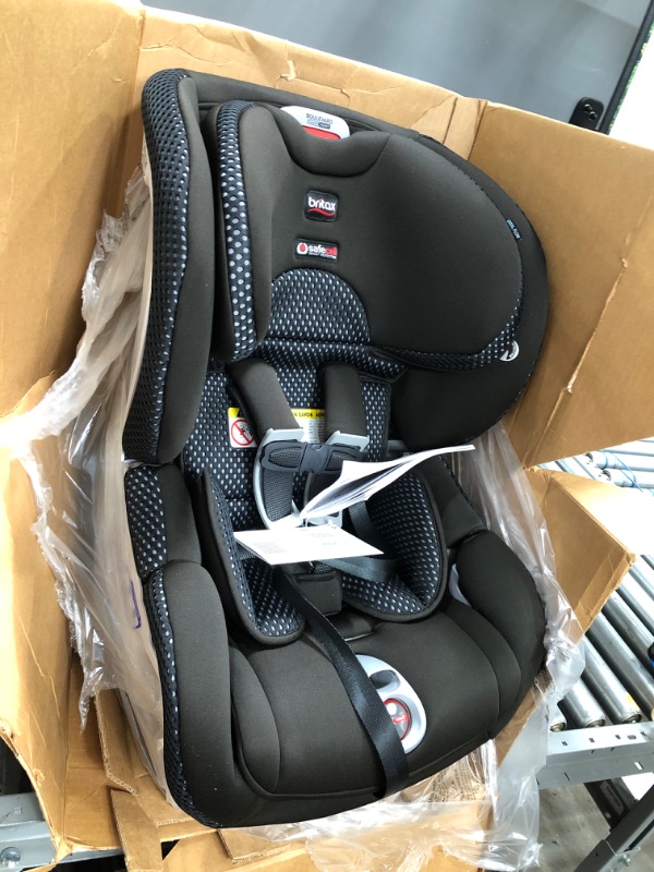 Photo 2 of Britax Boulevard ClickTight Convertible Car Seat, Circa
