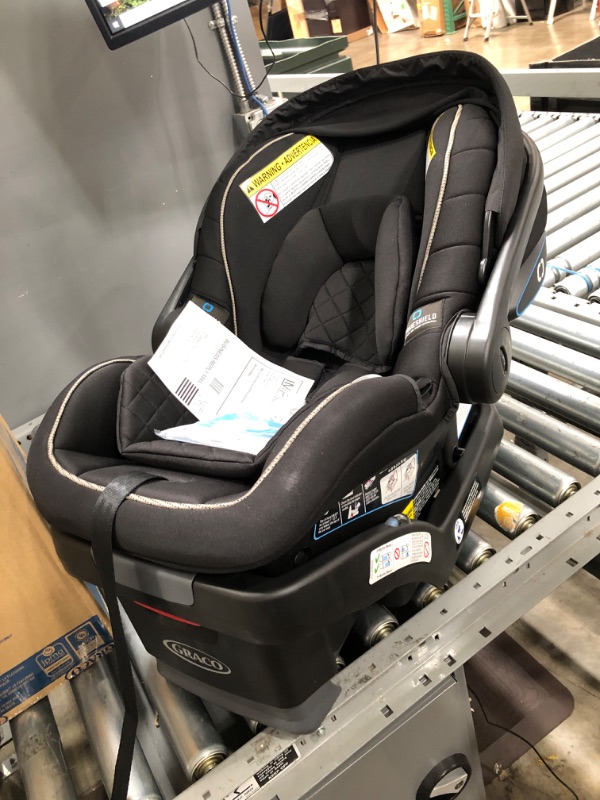 Photo 3 of Graco snuglock 35 lx infant car seat