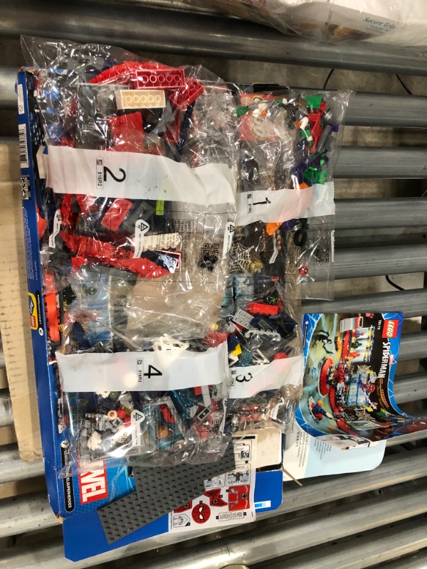 Photo 1 of LEGO Marvel Spider-Man Attack on The Spider Lair 76175 Cool Building Toy, Featuring The Spider-Man Headquarters; Includes Spider-Man, Green Goblin and Venom Minifigures, New 2021 (466 Pieces) ***box damage**
