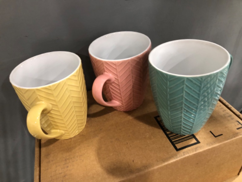 Photo 4 of AmorArc 18oz Large Coffee Mugs Set of 6, Ceramic Coffee Mugs with Textured Pine Needle Patterns for Kitchen, Colorful Coffee Cups for Coffee,Cappuccino,Cocoa, Dishwasher&Microwave Safe, Multi-color
