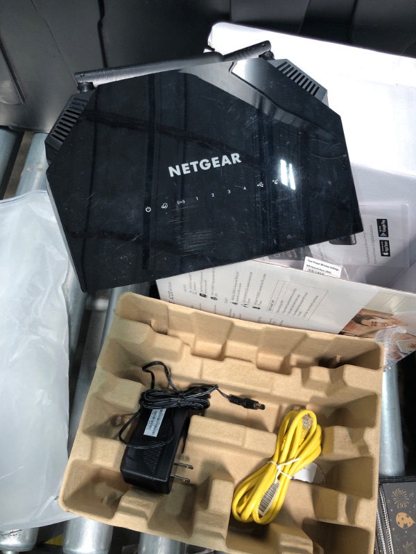 Photo 1 of USED: NETGEAR WiFi Router (R6230) - AC1200 Dual Band Wireless Speed (up to 1200 Mbps) | Up to 1200 sq ft Coverage & 20 Devices | 4 x 1G Ethernet and 1 x 2.0 USB ports

