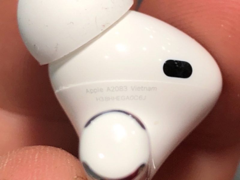 Photo 4 of ***NOT FUNCTIONAL*** Apple AirPods Pro Wireless Earbuds with MagSafe Charging Case. Active Noise Cancelling, Transparency Mode, Spatial Audio, Customizable Fit, Sweat and Water Resistant. Bluetooth Headphones for iPhone
