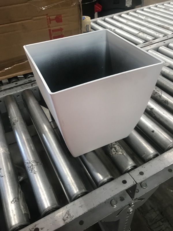 Photo 1 of 10" Aria Square Pot White, ASP10000A10
