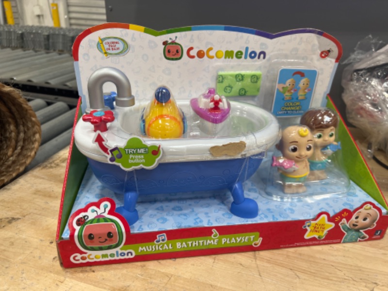 Photo 2 of CoComelon Bathtub Playset