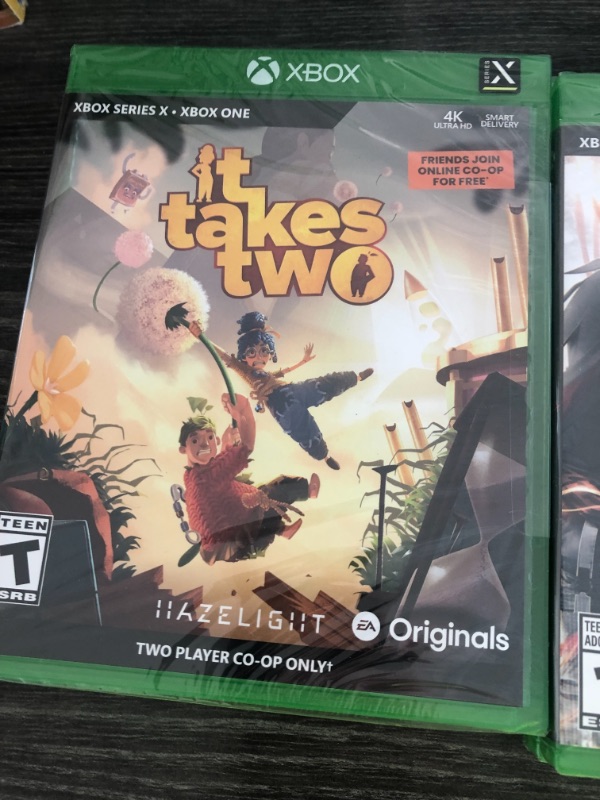 Photo 2 of It Takes Two - Xbox One/Series X