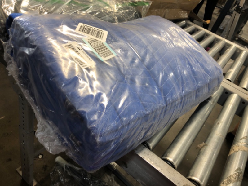 Photo 2 of uBoxes Pro Economy Moving Blankets (4 Pack) 35lbs/doz 2.92lb/ea 72x80 Blue