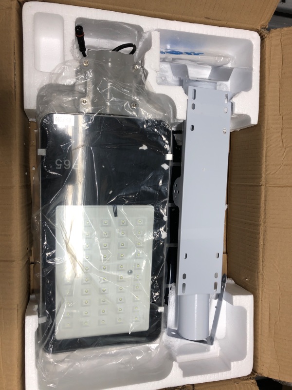 Photo 2 of 600W Solar Street Lights Outdoor,60000 lumens, Dusk to Dawn Solar with Motion Sensor and Remote Control, LED Flood Light, Suitable for courtyards, Gardens, Streets, Basketball Courts wall garage porch