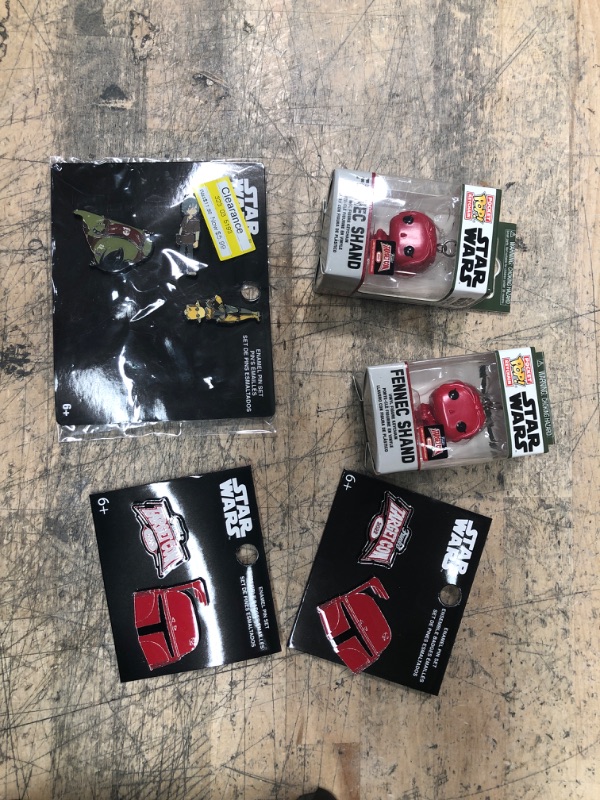 Photo 1 of **bundle of 5 starwars pins and key chains 