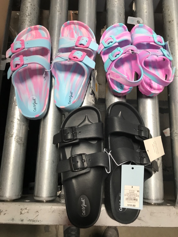 Photo 1 of 3 PACK: Kids' Noa Slip-On Footbed Sandals - Cat & Jack™
Sizes 3,1, 9

