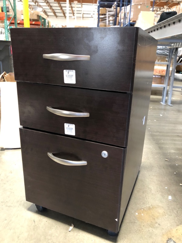 Photo 5 of (DAMAGE)Bush Business Furniture Series C 3 Drawer Mobile File Cabinet in Hansen Cherry
**COSMETIC DAMAGES, TOP DRAWER BROKEN**
