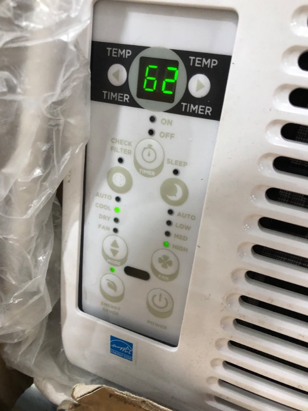 Photo 2 of DOES NOT FUNCTION, DAMAGE, BLACK+DECKER BD10WT6 Window Air Conditioner with Remote Control, 10000 BTU, Cools Up to 450 Square Feet, White
**dents, does not blow air**