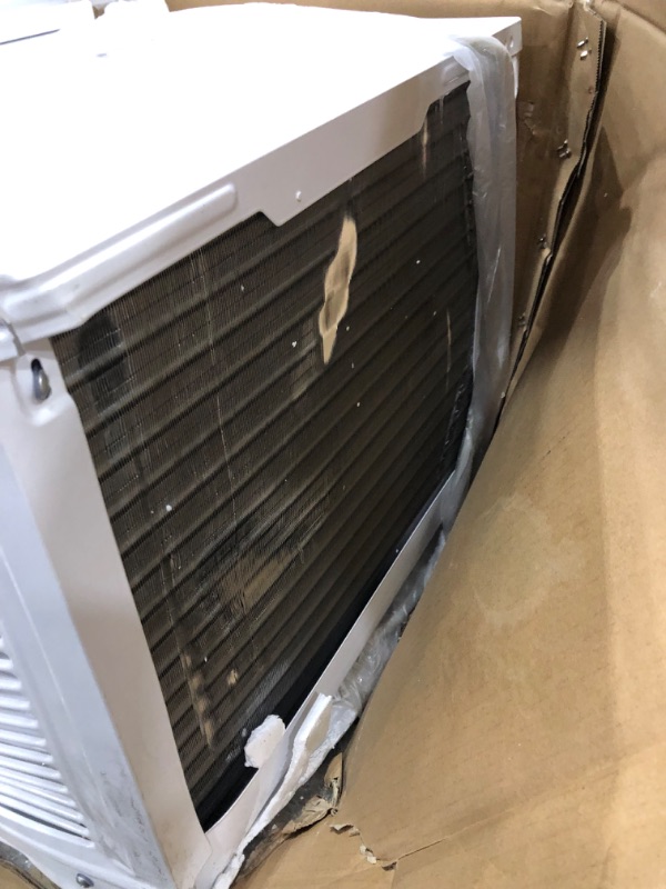 Photo 6 of DOES NOT FUNCTION, DAMAGE, BLACK+DECKER BD10WT6 Window Air Conditioner with Remote Control, 10000 BTU, Cools Up to 450 Square Feet, White
**dents, does not blow air**