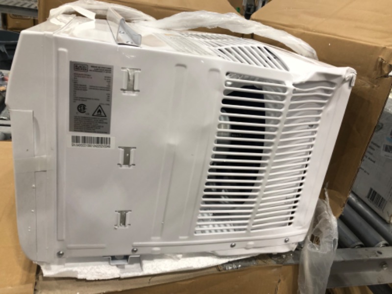 Photo 5 of DOES NOT FUNCTION, DAMAGE, BLACK+DECKER BD10WT6 Window Air Conditioner with Remote Control, 10000 BTU, Cools Up to 450 Square Feet, White
**dents, does not blow air**