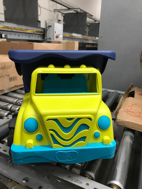 Photo 4 of B. toys by Battat Colossal Cruiser – 20” Large Sand Truck – Beach Toy Dump Trucks for Kids 18 M+ (Lime/Navy)
