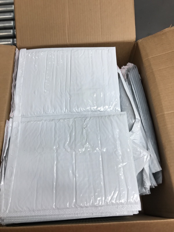 Photo 1 of StarBoxes Poly Bubble Mailer 9.5"X14.5" #4- Pack of 100, White (PBM495145100)

