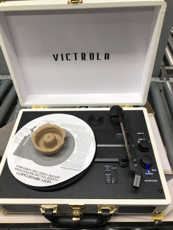 Photo 2 of ***TESTED WORKING SEE NOTES*** Victrola Vintage 3-Speed Bluetooth Portable Suitcase Record Player with Built-in Speakers | Upgraded Turntable Audio Sound| White (VSC-550BT-WH) White Record Player