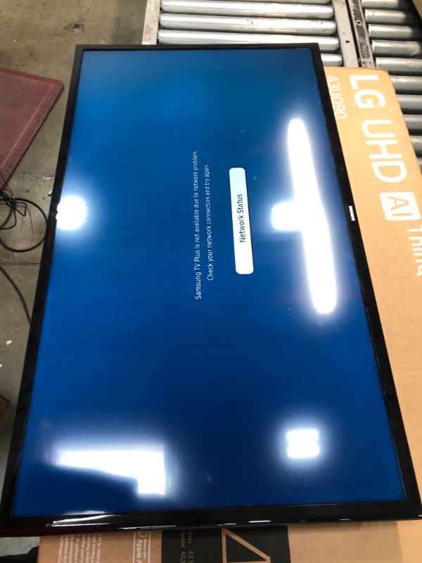 Photo 2 of SAMSUNG 40-inch Class LED Smart FHD TV 1080P (UN40N5200AFXZA, 2019 Model)