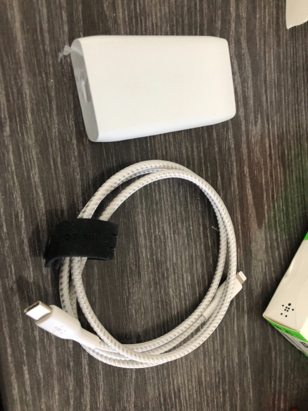 Photo 2 of Belkin Boost Charge (30W) GaN Phoenix Bundle Braided Cable + Strap

